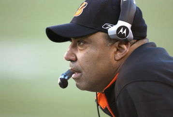 CINCINNATI - DECEMBER 28:  Head coach Marvin Lewis of the Cincinnati Bengals watches the action during the NFL game against the Kansas City Chiefs on December 28, 2008 at Paul Brown Stadium in Cincinnati, Ohio.  (Photo by Andy Lyons/Getty Images)