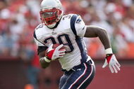 SAN FRANCISCO - OCTOBER 5:  Laurence Maroney #39 of the New England Patriots carries the ball during the game against the San Francisco 49ers on October 5, 2008 at Candlestick Park in San Francisco, California. (Photo by Jed Jacobsohn/Getty Images)