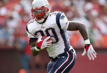 SAN FRANCISCO - OCTOBER 5:  Laurence Maroney #39 of the New England Patriots carries the ball during the game against the San Francisco 49ers on October 5, 2008 at Candlestick Park in San Francisco, California. (Photo by Jed Jacobsohn/Getty Images)