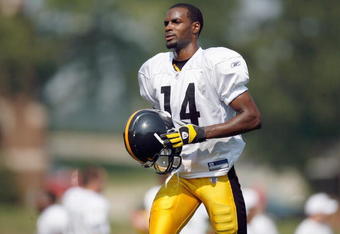 LATROBE, PENNSYLVANIA - JULY 28: Limas Sweed #14 of the Pittsburgh Steelers walks on the field during training camp at St. Vincent College on July 28, 2007 in Latrobe, Pennsylvania. (Photo by: Gregory Shamus/Getty Images)