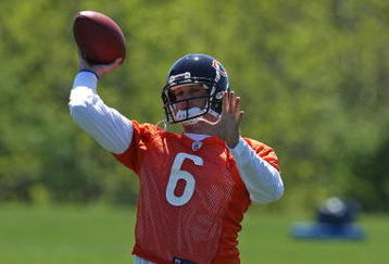 LAKE FOREST, IL - MAY 20: Jay Cutler #6 of the Chicago Bears participates during an organized team activity (OTA) practice on May 20, 2009 at Halas Hall in Lake Forest, Illinois. (Photo by Jonathan Daniel/Getty Images)