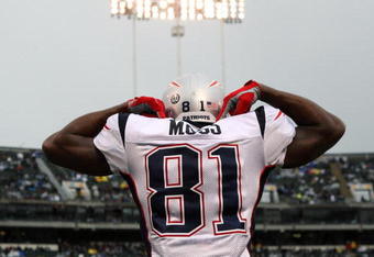 OAKLAND, CA - DECEMBER 14: Randy Moss #81 of the New England Patriots celeberates after scoring a touchdown against the Oakland Raiders during an NFL game on December 14, 2008 at the Oakland-Alameda County Coliseum in Oakland, California.  (Photo by Jed Jacobsohn/Getty Images)