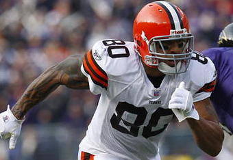 BALTIMORE - NOVEMBER 18:  Kellen Winslow #80 of the Cleveland Browns runs during the NFL game against the Baltimore Ravens at the M&T Bank Stadium on November 18, 2007 in Baltimore, Maryland. (Photo by Jamie Squire/Getty Images)