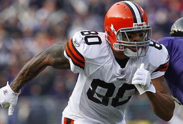 BALTIMORE - NOVEMBER 18:  Kellen Winslow #80 of the Cleveland Browns runs during the NFL game against the Baltimore Ravens at the M&T Bank Stadium on November 18, 2007 in Baltimore, Maryland. (Photo by Jamie Squire/Getty Images)