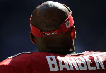 IRVING, TX - OCTOBER 26: Cornerback Ronde Barber #20 of the Tampa Bay Buccaneers during play against the Dallas Cowboys at Texas Stadium on October 26, 2008 in Irving, Texas.  (Photo by Ronald Martinez/Getty Images)