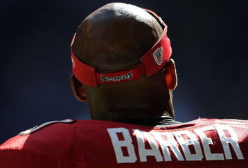 IRVING, TX - OCTOBER 26: Cornerback Ronde Barber #20 of the Tampa Bay Buccaneers during play against the Dallas Cowboys at Texas Stadium on October 26, 2008 in Irving, Texas.  (Photo by Ronald Martinez/Getty Images)