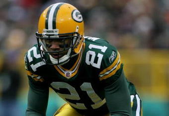 GREEN BAY, WI - NOVEMBER 16:  Cornerback Charles Woodson #21 of the Green Bay Packers is poised as he defends against the Chicago Bears during NFL action at Lambeau Field on November 16, 2008 in Green Bay, Wisconsin. The Packers defeated the Bears 37-3.  (Photo by Doug Pensinger/Getty Images)