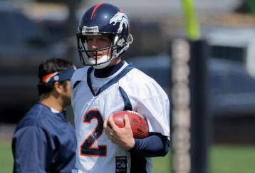 ENGLEWOOD, CO - MAY 03:  Quarterback Chris Simms #2 participates in practice during Denver Broncos Minicamp at the Broncos training facility on May 3, 2009 in Englewood, Colorado.  (Photo by Doug Pensinger/Getty Images)