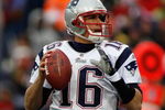 ORCHARD PARK, NY - DECEMBER 28:  Matt Cassel #16 of the New England Patriots looks for a receiver during the game against the Buffalo Bills on December 28, 2008 at Ralph Wilson Stadium in Orchard Park, New York. (Photo by Rick Stewart/Getty Images)
