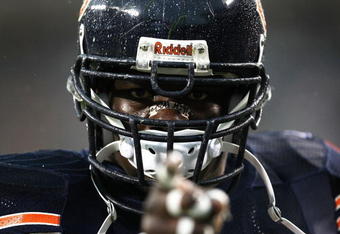 CHICAGO - DECEMBER 02: Tommie Harris #91 of the Chicago Bears prepares to face the New York Giants during warm-ups on December 2, 2007 at Soldier Field in Chicago, Illinois. (Photo by Jonathan Daniel/Getty Images)