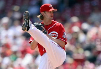 CINCINNATI - APRIL 09:  Bronson Arroyo #61 of the Cincinnati Reds throws a pitch during the game against the New York Mets at Great American Ball Park on April 9, 2009 in Cincinnati, Ohio.  (Photo by Andy Lyons/Getty Images)