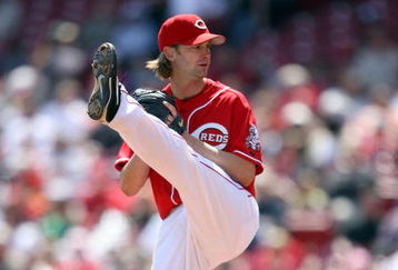 CINCINNATI - APRIL 09:  Bronson Arroyo #61 of the Cincinnati Reds throws a pitch during the game against the New York Mets at Great American Ball Park on April 9, 2009 in Cincinnati, Ohio.  (Photo by Andy Lyons/Getty Images)