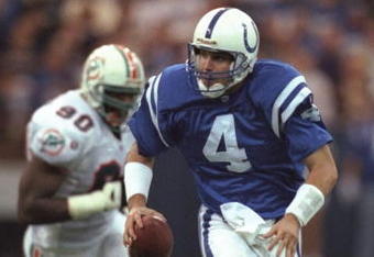 26 Nov 1995:  Quarterback Jim Harbaugh of the Indianapolis Cokts scrambles out of the pocket during the Colts 36-28 victory over the Miami Dolphins at the RCA Dome in Indianapolis, Indiana.  Mandatory Credit: Jonathan Daniel  /Allsport