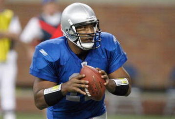 DETROIT , MI - NOVEMBER 27:  Quarterback Daunte Culpepper #11 of the Detroit Lions drops back to pass the ball during the game against the Tennessee Titans on November 27, 2008 at Ford Field in Detroit, Michigan. Tennessee won the game 47-10. (Photo by Gregory Shamus/Getty Images)
