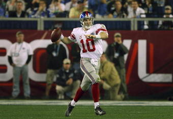 GLENDALE, AZ - FEBRUARY 03:  Quarterback Eli Manning #10 of the New York Giants passes against the New England Patriots during Super Bowl XLII on February 3, 2008 at the University of Phoenix Stadium in Glendale, Arizona.  (Photo by Donald Miralle/Getty Images)