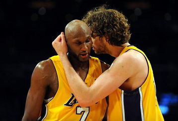 LOS ANGELES, CA - MAY 27:  (L-R) Lamar Odom #7 and Pau Gasol #16 of the Los Angeles Lakers hug in the fourth quarter against the Denver Nuggets in Game Five of the Western Conference Finals during the 2009 NBA Playoffs at Staples Center on May 27, 2009 in Los Angeles, California. NOTE TO USER: User expressly acknowledges and agrees that, by downloading and or using this photograph, User is consenting to the terms and conditions of the Getty Images License Agreement.  (Photo by Harry How/Getty Images)
