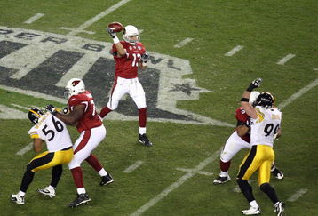 TAMPA, FL - FEBRUARY 01:  Kurt Warner #13 of the Arizona Cardinals throws a pass against the Pittsburgh Steelers during Super Bowl XLIII on February 1, 2009 at Raymond James Stadium in Tampa, Florida.  (Photo by Doug Benc/Getty Images)