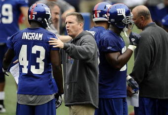 EAST RUTHERFORD, NJ - MAY 09:  Defensive coordinator Bill Sheridan and Kenny Ingram #43 of the New York Giants work drills at rookie camp on May 9, 2009 in East Rutherford, New Jersey.  (Photo by Jeff Zelevansky/Getty Images)