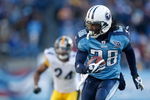 NASHVILLE, TN - DECEMBER 21:  Chris Johnson #28 of the Tennessee Titans runs with the ball against the Pittsburgh Steelers on December 21, 2008 at LP Field in Nashville, Tennessee.  (Photo by Streeter Lecka/Getty Images)