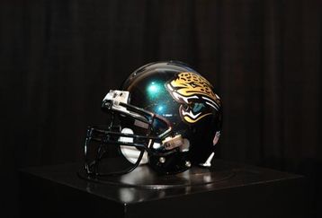 New_jaguar_helmet_feature