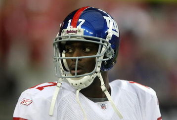 GLENDALE, AZ - NOVEMBER 23:  Wide receiver Plaxico Burress #17 of the New York Giants warms up for the game with the Arizona Cardinals on November 23, 2008 at University of Phoenix Stadium in Glendale, Arizona. The Giants won 37-29.  (Photo by Stephen Dunn/Getty Images)
