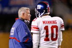 PITTSBURGH - OCTOBER 26:  Eli Manning #10 and Kevin Gilbride, offensive coordinator of the New York Giants talk during a timeout against the Pittsburgh Steelers on October 26, 2008 at Heinz Field in Pittsburgh, Pennsylvania.  (Photo by Rick Stewart/Getty Images)