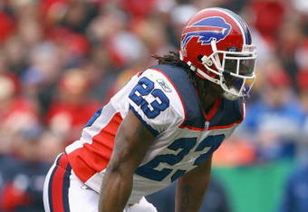 KANSAS CITY, MO - NOVEMBER 23:  Marshawn Lynch #23 of the Buffalo Bills gets ready on the field during the game against the Kansas City Chiefs on November 23, 2008 at Arrowhead Stadium in Kansas City, Missouri. (Photo by Jamie Squire/Getty Images)