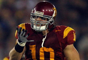 LOS ANGELES, CA - NOVEMBER 29:  Brian Cushing #10 of the USC Trojans celebrates his sack against the Notre Dame Fighting Irish during the game at the Coliseum on November 29, 2008 in Los Angeles, California.  (Photo by Harry How/Getty Images)
