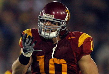 LOS ANGELES, CA - NOVEMBER 29:  Brian Cushing #10 of the USC Trojans celebrates his sack against the Notre Dame Fighting Irish during the game at the Coliseum on November 29, 2008 in Los Angeles, California.  (Photo by Harry How/Getty Images)