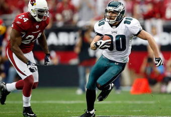 GLENDALE, AZ - JANUARY 18:  Wide receiver Kevin Curtis #80 of the Philadelphia Eagles runs after making a catch as he runs by safety Adrian Wilson #24 of the Arizona Cardinals during the NFC championship game on January 18, 2009 at University of Phoenix Stadium in Glendale, Arizona.  (Photo by Jamie Squire/Getty Images)