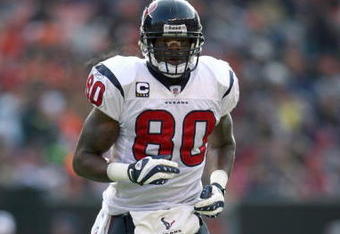CLEVELAND - NOVEMBER 23:  Andre Johnson #80 of the Houston Texans jogs on the field during the NFL game against the Cleveland Browns at Cleveland Browns Stadium on November 23, 2008 in Cleveland, Ohio.  (Photo by Andy Lyons/Getty Images)