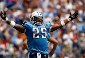NASHVILLE, TN - SEPTEMBER 21:  LenDale White #25 of the Tennessee Titans celebrates after scoring a touchdown against the Houston Texans during their game at LP Field on September 21, 2008 in Nashville, Tennessee.  (Photo by Streeter Lecka/Getty Images)
