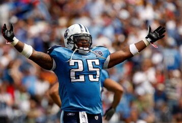 NASHVILLE, TN - SEPTEMBER 21:  LenDale White #25 of the Tennessee Titans celebrates after scoring a touchdown against the Houston Texans during their game at LP Field on September 21, 2008 in Nashville, Tennessee.  (Photo by Streeter Lecka/Getty Images)