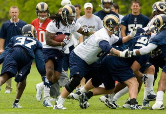 EARTH CITY, MO - MAY 2: Steven Jackson #39 of the St. Louis Rams participates in drills during a mini camp on May 2, 2009 at the Russell Training Center in Earth City, Missouri.  (Dilip Vishwanat/Getty Images)