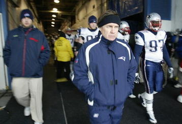 ORCHARD PARK, NY - DECEMBER 28:  Head coach Bill Belichick of the New England Patriots walks toward the field before the game against the Buffalo Bills on December 28, 2008 at Ralph Wilson Stadium in Orchard Park, New York. (Photo by Rick Stewart/Getty Images)