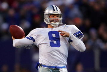 EAST RUTHERFORD, NJ - DECEMBER 03: Tony Romo #9 of the Dallas Cowboys drops back against the New York Giants at Giants Stadium on December 3, 2006 in East Rutherford, New Jersey. (Photo by Chris McGrath/Getty Images)