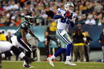 PHILADELPHIA - DECEMBER 28:  Jason Witten #82 of the Dallas Cowboys makes a catch against the Philadelphia Eagles on December 28, 2008 at Lincoln Financial Field in Philadelphia, Pennsylvania.  (Photo by Jim McIsaac/Getty Images)
