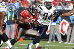 TAMPA, FL - DECEMBER 21: Running back Warrick Dunn #28 of the Tampa Bay Buccaneers rushes upfield against the San Diego Chargers at Raymond James Stadium on December 21, 2008 in Tampa, Florida.  (Photo by Al Messerschmidt/Getty Images)