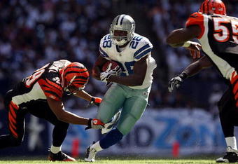 IRVING, TX - OCTOBER 05:  Running back Felix Jones #28 of the Dallas Cowboys runs past Leon Hall #29 of the Cincinnati Bengals at Texas Stadium on October 5, 2008 in Irving, Texas.  (Photo by Ronald Martinez/Getty Images)