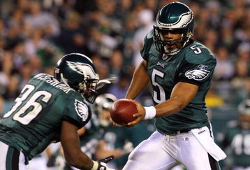 PHILADELPHIA - DECEMBER 15: Quarterback Donovan McNabb #5 of the Philadelphia Eagles hands off the ball to Brian Westbrook #36 against the Cleveland Browns on December 15, 2008 at Lincoln Financial Field in Philadelphia, Pennsylvania. (Photo by Jim McIsaac/Getty Images)