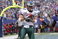 EAST RUTHERFORD, NJ - JANUARY 11:  Brent Celek #87 of the Philadelphia Eagles catches a pass in the end zone during the NFC Divisional Playoff Game against the New York Giants on January 11, 2009 at Giants Stadium in East Rutherford, New Jersey. The Eagles defeated the Giants 23-11. (Photo by Michael Heiman/Getty Images)