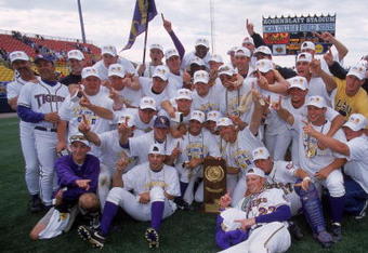 17 Jun 2000: The LSU Tiger celebrate after winning the Championship Game of the College World Series against the Stanford Cardinals at the Resenblatt Stadium in Omaha, Nebraska. The Tigers defeated the Cardinals 6-5.Mandatory Credit: Andy Lyons  /Allsport
