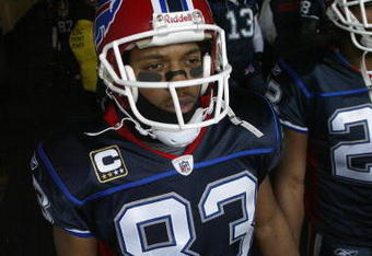 ORCHARD PARK, NY - DECEMBER 28:  Lee Evans #83 of the Buffalo Bills waits to walk on the field before the game against the New England Patriots on December 28, 2008 at Ralph Wilson Stadium in Orchard Park, New York. (Photo by Rick Stewart/Getty Images)