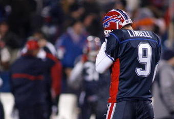 ORCHARD PARK, NY - NOVEMBER 17:  Rian Lindell #9 of the Buffalo Bills reacts after missing a 47-yard field goal with 43 seconds left in the game against the Cleveland Browns on November 17, 2008 at Ralph Wilson Stadium in Orchard Park, New York. The Browns won 29-27.  (Photo by Rick Stewart/Getty Images)