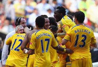 LONDON, ENGLAND - MAY 30:  Chelsea players celebrate victory after the FA Cup sponsored by E.ON Final match between Chelsea and Everton at Wembley Stadium on May 30, 2009 in London, England.  (Photo by Mike Hewitt/Getty Images)