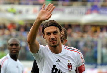 FIRENZE, ITALY - MAY 31:   Paolo Maldini of Milan (R) acknowledges fans prior to the Serie A match between Fiorentina and Milan at the Stadio Franchi on May 31, 2009 in Firenze, Italy. He retires after serving 24 years with the club.  (Photo by New Press/Getty Images)