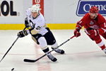 DETROIT - MAY 30:  Ruslan Fedotenko #26 of the Pittsburgh Penguins and Dan Cleary #11 of the Detroit Red Wings battle for the puck during Game 1 of the 2009 Stanley Cup Finals at Joe Louis Arena on May 30, 2009 in Detroit, Michigan.  (Photo by Jamie Sabau/Getty Images)
