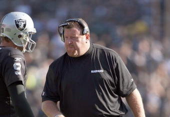 OAKLAND, CA - NOVEMBER 30:  Head coach Tom Cable of the Oakland Raiders talks with Shane Lechler #9 against the Kansas City Chiefs during an NFL game on November 30, 2008 at the Oakland-Alameda County Coliseum in Oakland, California. (Photo by Jed Jacobsohn/Getty Images)