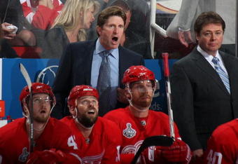 DETROIT - MAY 30:  Head coach Mike Babcock of the Detroit Red Wings yells to his team against the Pittsburgh Penguins during Game 1 of the 2009 Stanley Cup Finals at Joe Louis Arena on May 30, 2009 in Detroit, Michigan.  (Photo by Bruce Bennett/Getty Images)