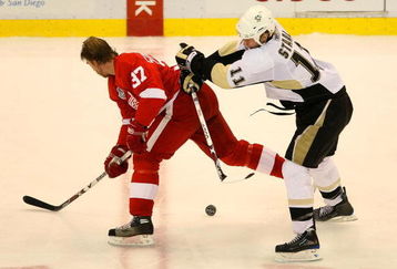 DETROIT - MAY 31:  Jordan Staal #11 of the Pittsburgh Penguins battles for the puck against Mikael Samuelsson #37 of the Detroit Red Wings during Game Two of the 2009 Stanley Cup Finals at Joe Louis Arena on May 31, 2009 in Detroit, Michigan.  (Photo by Bruce Bennett/Getty Images)